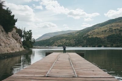 AI-generated travel thumbnail for Qotur