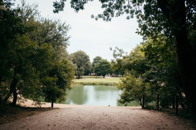 AI-generated travel thumbnail for Quintanavides
