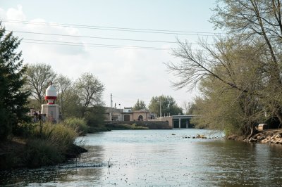 AI-generated travel thumbnail for Qumaym
