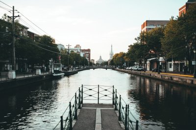 AI-generated travel thumbnail for Raritan