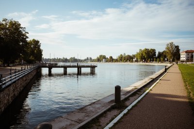 AI-generated travel thumbnail for Răzoare