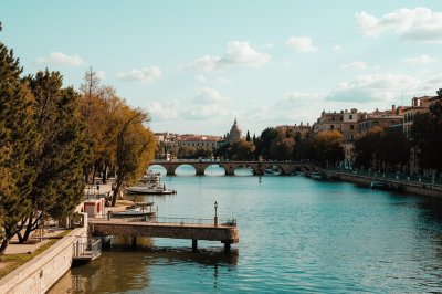 AI-generated travel thumbnail for Rello