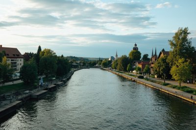 AI-generated travel thumbnail for Remeţi