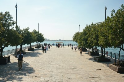 AI-generated travel thumbnail for Rishon LeẔiyyon