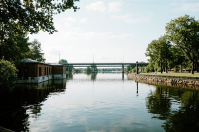AI-generated travel thumbnail for Riverside