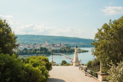 AI-generated travel thumbnail for Roche-la-Molière
