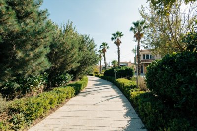 AI-generated travel thumbnail for Rosh Ha‘Ayin