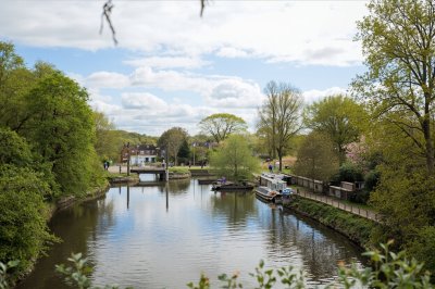 AI-generated travel thumbnail for Ross on Wye