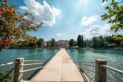 AI-generated travel thumbnail for Rrethi i Kavajës