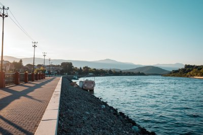 AI-generated travel thumbnail for Rrethi i Shkodrës
