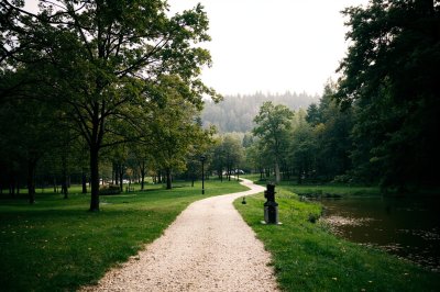 AI-generated travel thumbnail for Rușor