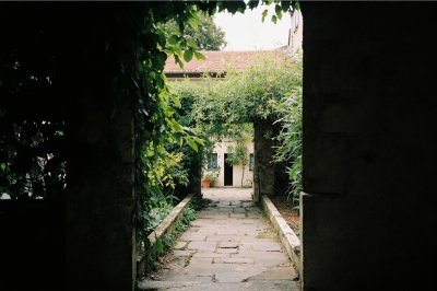 AI-generated travel thumbnail for Saint-Perdon