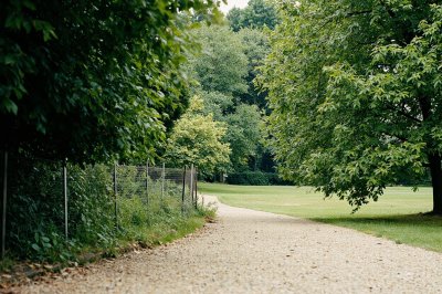 AI-generated travel thumbnail for Saint-Père-sur-Loire