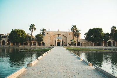 AI-generated travel thumbnail for Sājir