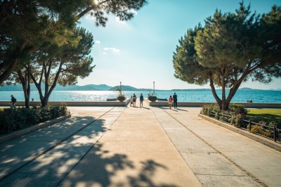 AI-generated travel thumbnail for Salamína