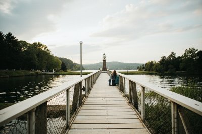 AI-generated travel thumbnail for Sălard