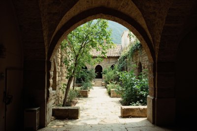 AI-generated travel thumbnail for Saldías