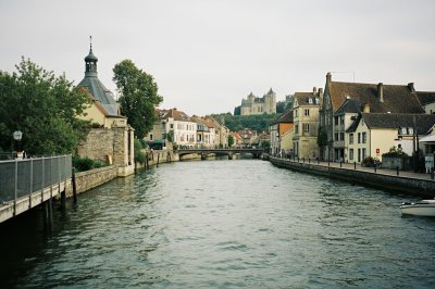 AI-generated travel thumbnail for Saubrigues