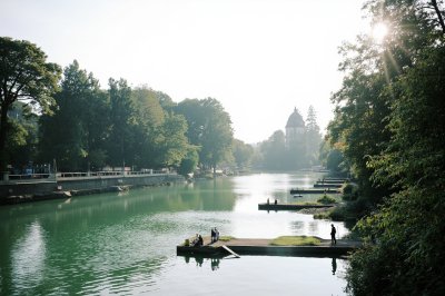 AI-generated travel thumbnail for Seen (Kreis 3) / Büelwiesen