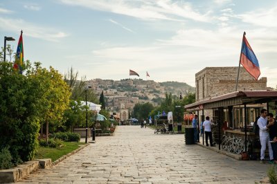 AI-generated travel thumbnail for Shiraz