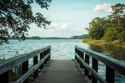 AI-generated travel thumbnail for Silver Lake