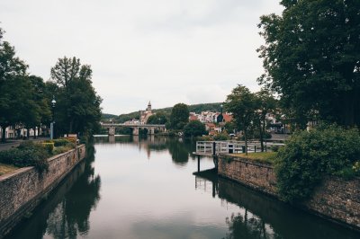 AI-generated travel thumbnail for Sint-Niklaas