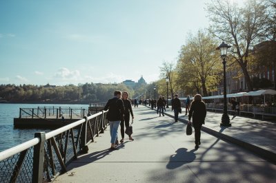 AI-generated travel thumbnail for Śródmieście