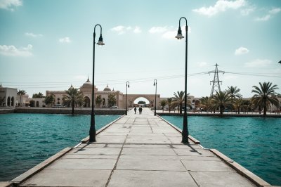 AI-generated travel thumbnail for Sur