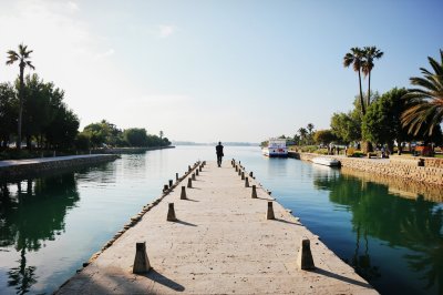 AI-generated travel thumbnail for Şurmān