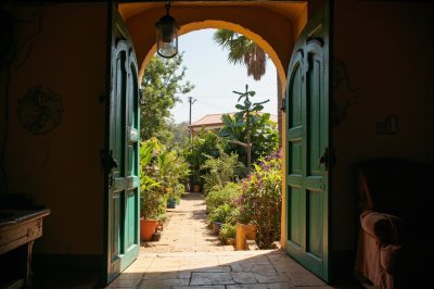 AI-generated travel thumbnail for Tabligbo