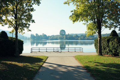 AI-generated travel thumbnail for Thalwil / Nord