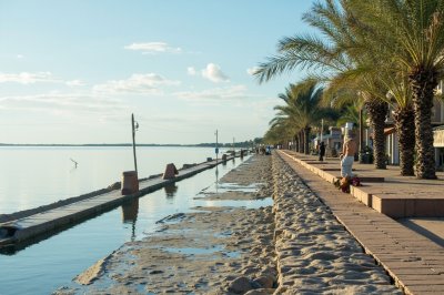 AI-generated travel thumbnail for Tichit