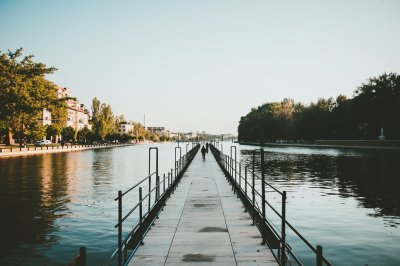 AI-generated travel thumbnail for Toshloq