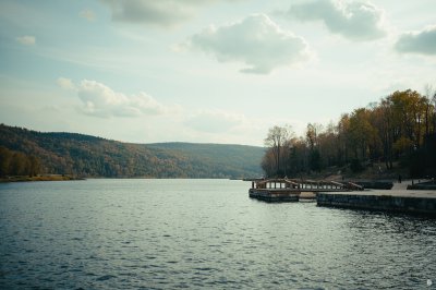 AI-generated travel thumbnail for Tur