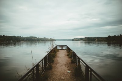 AI-generated travel thumbnail for Tyvriv