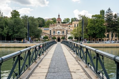 AI-generated travel thumbnail for Valpalmas