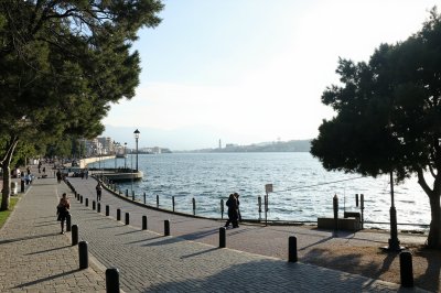 AI-generated travel thumbnail for Valparaíso