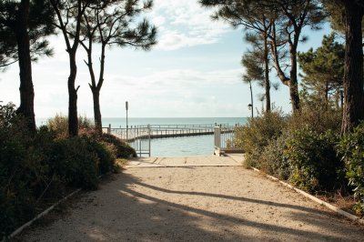 AI-generated travel thumbnail for Valras-Plage