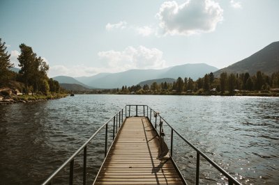 AI-generated travel thumbnail for Vardablur
