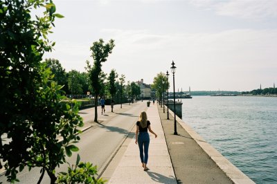 AI-generated travel thumbnail for Varennes-sur-Seine