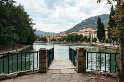 AI-generated travel thumbnail for Vegacervera