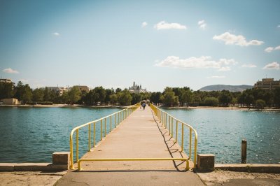 AI-generated travel thumbnail for Velefique