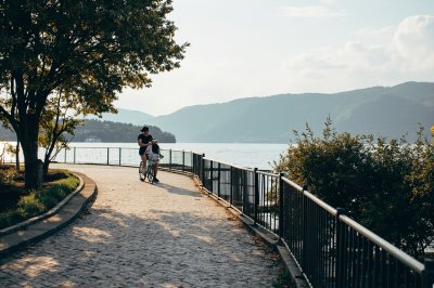 AI-generated travel thumbnail for Velo Veronese