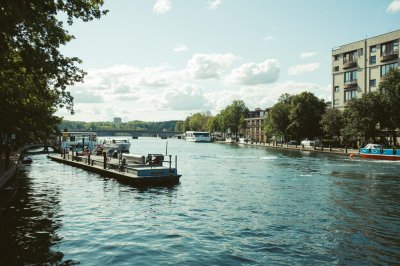 AI-generated travel thumbnail for Verneuil-sur-Seine