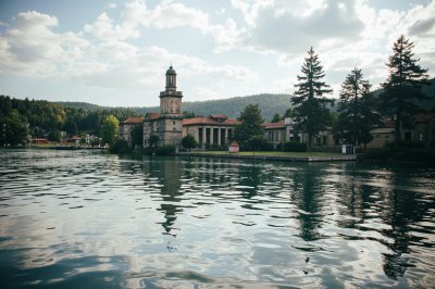 AI-generated travel thumbnail for Vinica