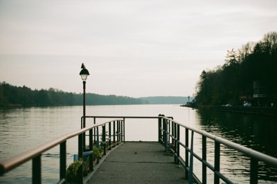 AI-generated travel thumbnail for Voila