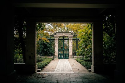 AI-generated travel thumbnail for Vyazemskiy