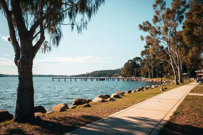 AI-generated travel thumbnail for West Lakes Shore