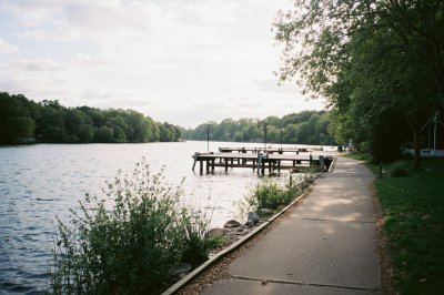 AI-generated travel thumbnail for Weybridge
