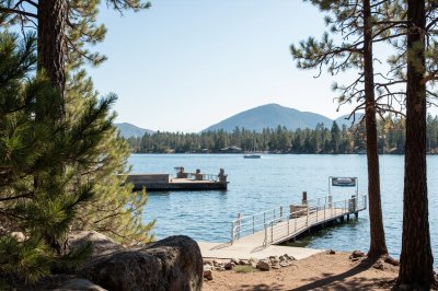 AI-generated travel thumbnail for White Mountain Lake